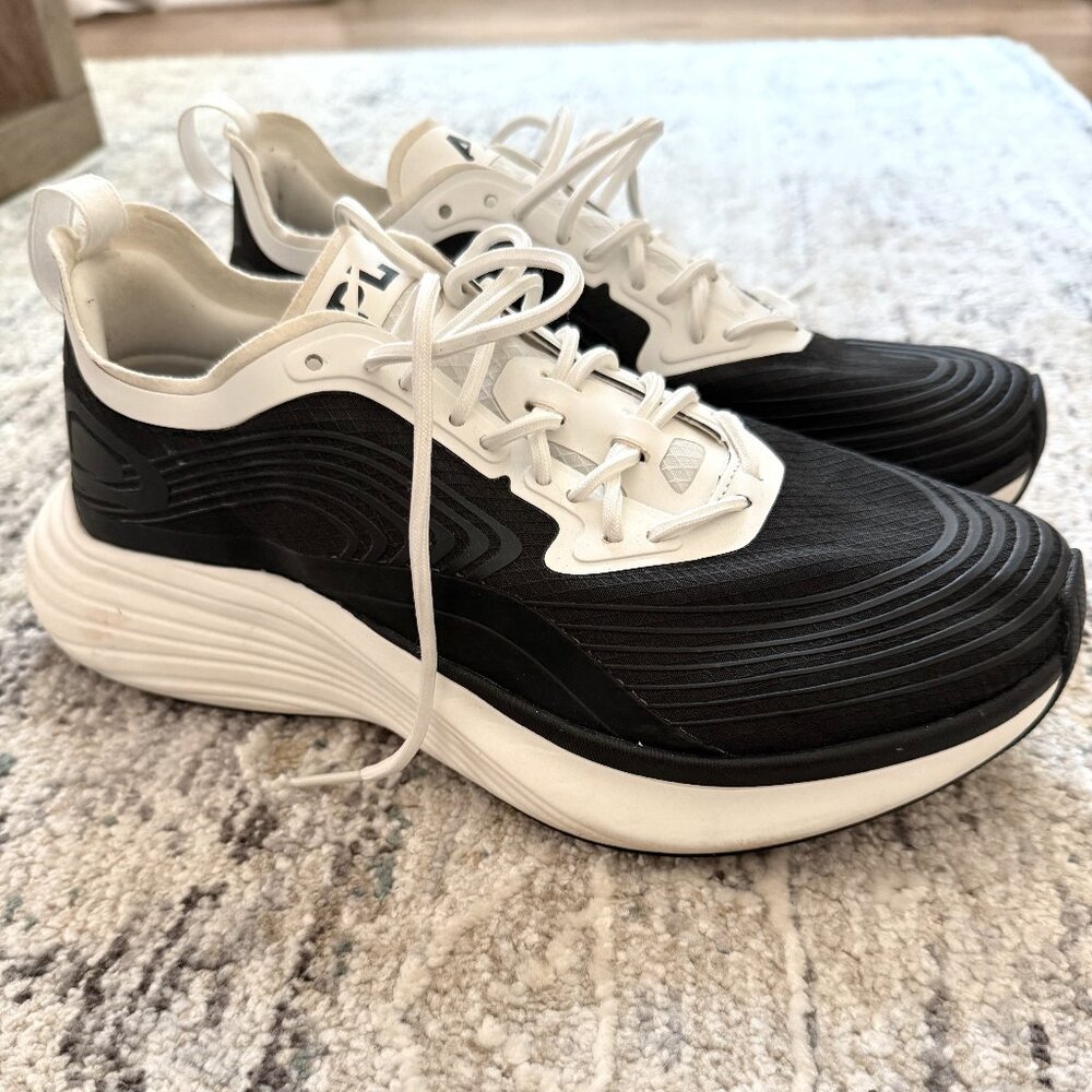 APL streamline white and black women's trainers size 7.5 W